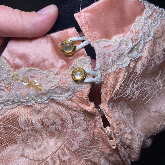 EUC True Vintage 1970s or 80s Peach Pink Lace Keyhole Pearl Appliqué Mermaid - Picture 16 of 16